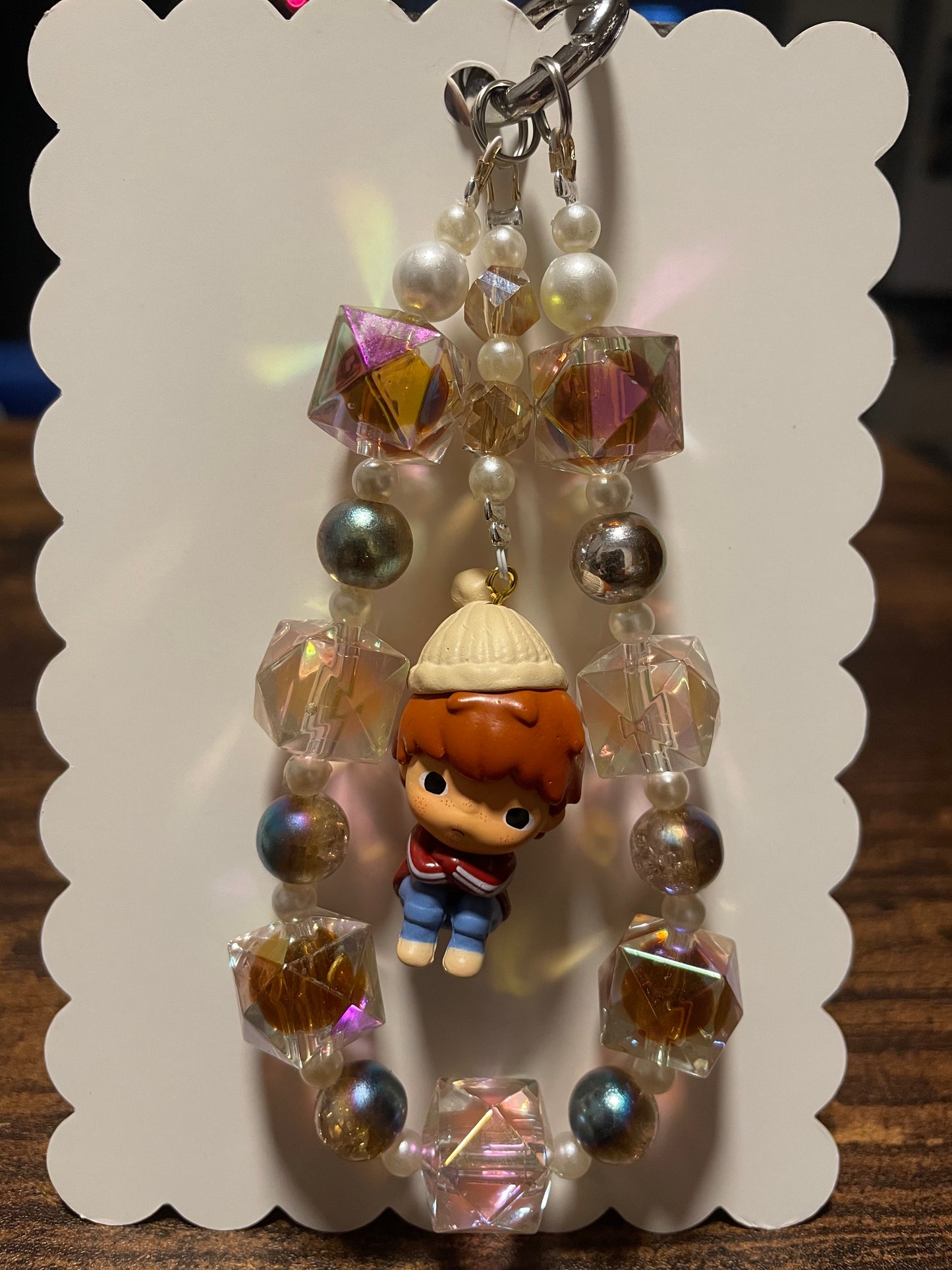 Hirono sitzend Design Handykette & Taschenanhänger: Der süße kleine Anhänger