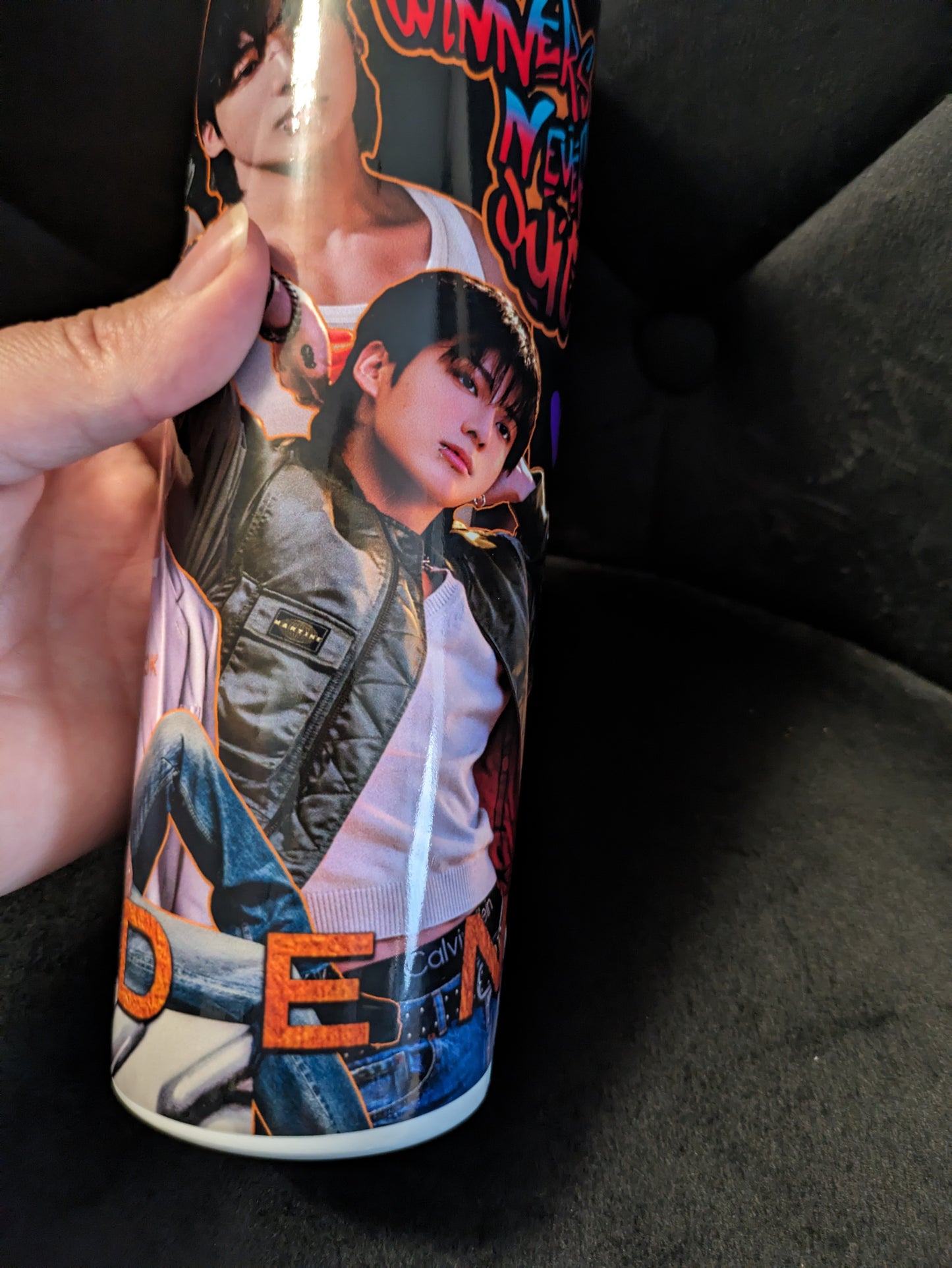 BTS Jungkook Tumbler, Trinkflasche Edelstahl K-Pop, Perfekt für den Sommer und Winter!