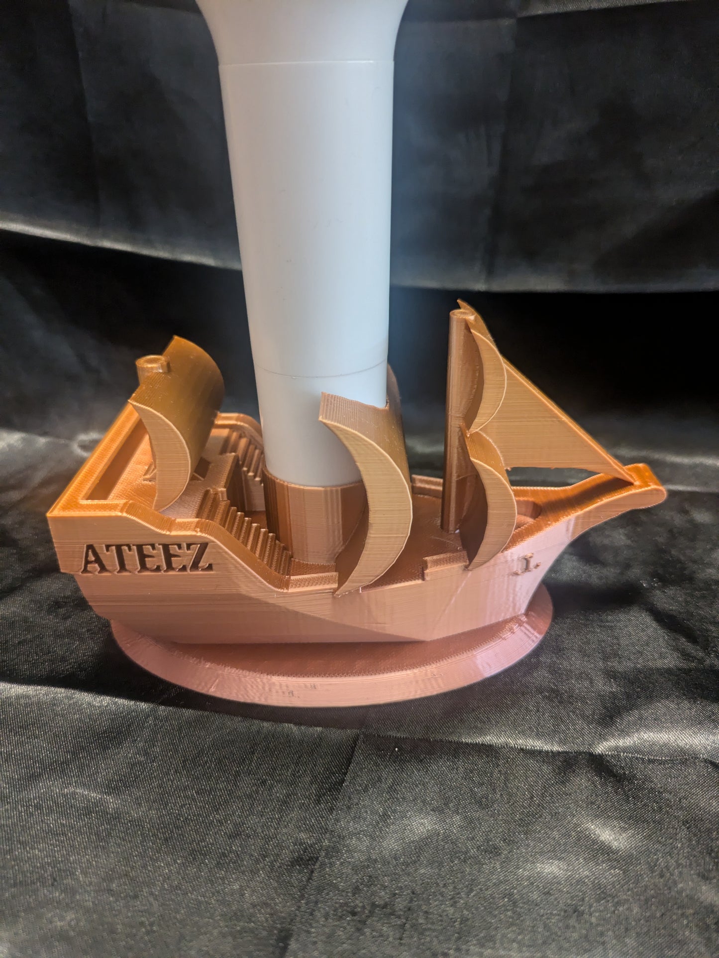 Ateez Lightstick holder - pirate boat for all Lightstick versions, Atiny Fanmade, Lightiny holder, Kpop Selfmade