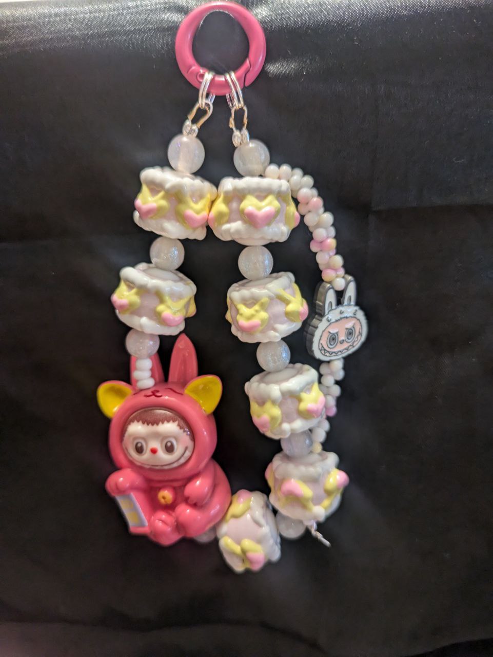 Verspielter Charme: Rosa Labubu Phonechain im bezaubernden China Design