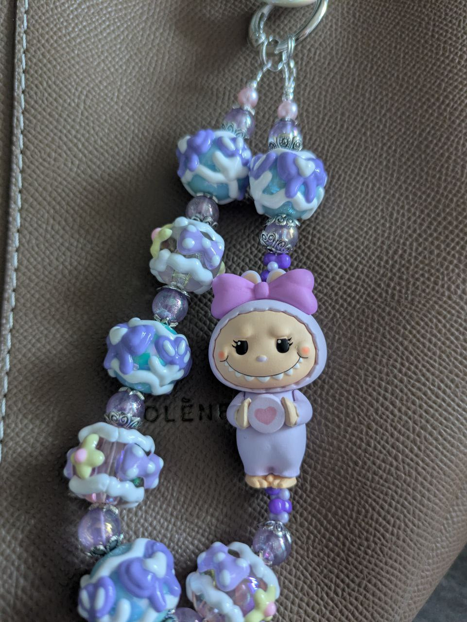Lila Labubu Design Handykette & Taschenanhänger: Der süße kleine Anhänger