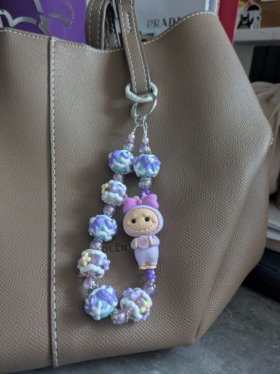 Lila Labubu Design Handykette & Taschenanhänger: Der süße kleine Anhänger