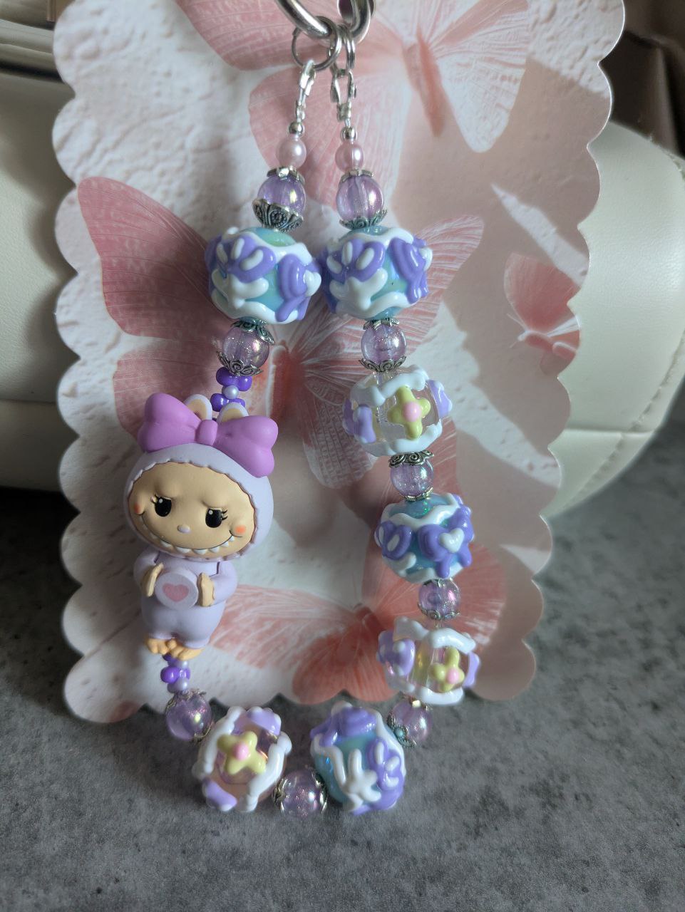 Lila Labubu Design Handykette & Taschenanhänger: Der süße kleine Anhänger