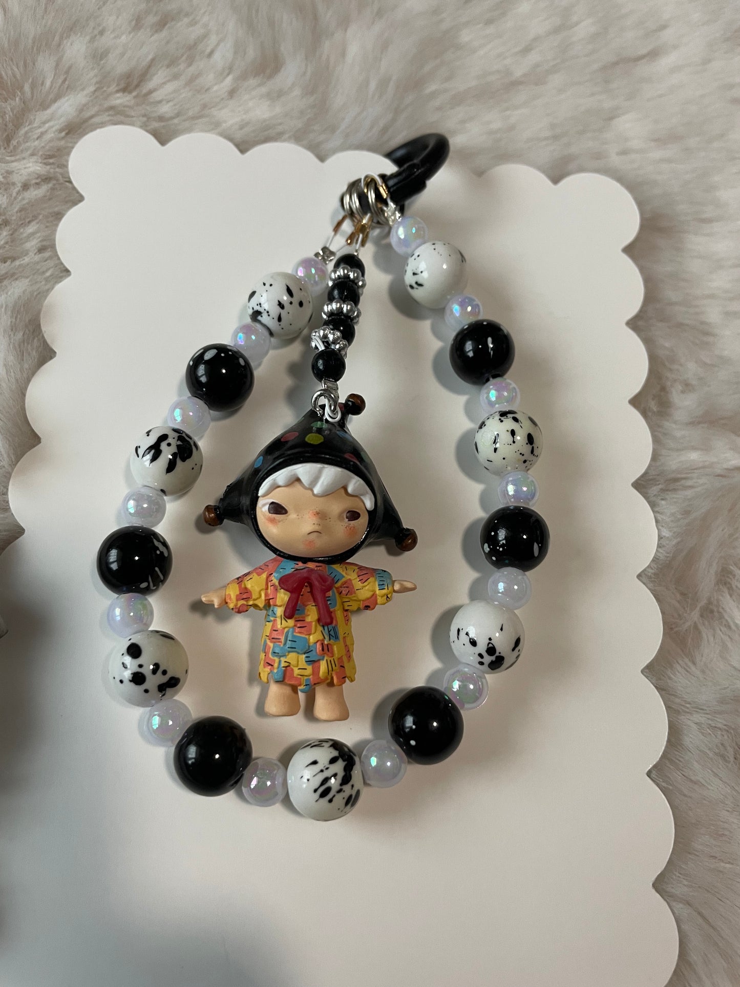 Hirono Design schwarz weiß  Handykette & Taschenanhänger: Der süße kleine Anhänger