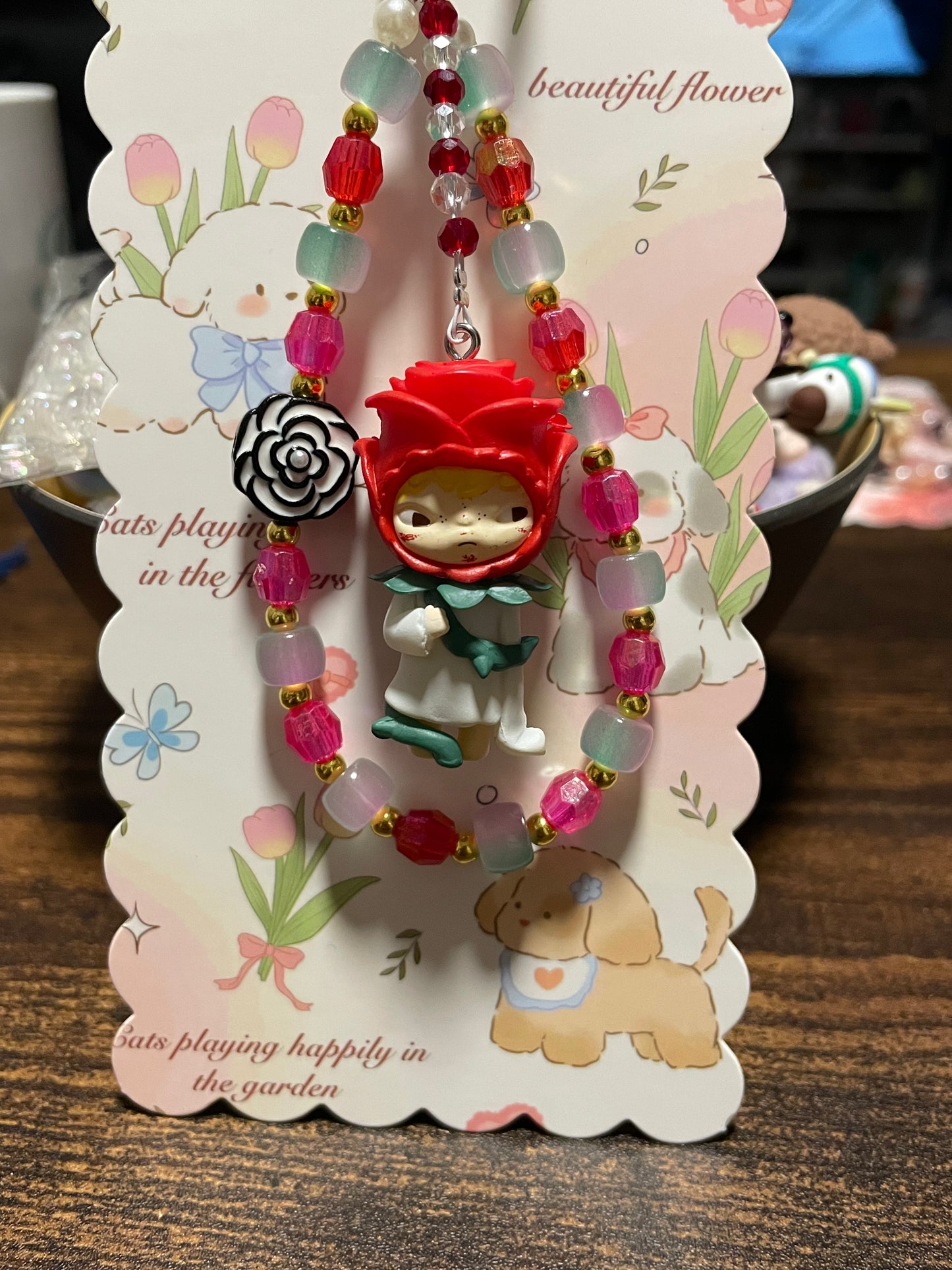 Hirono Rosen Design Handykette & Taschenanhänger | Der süße kleine Anhänger