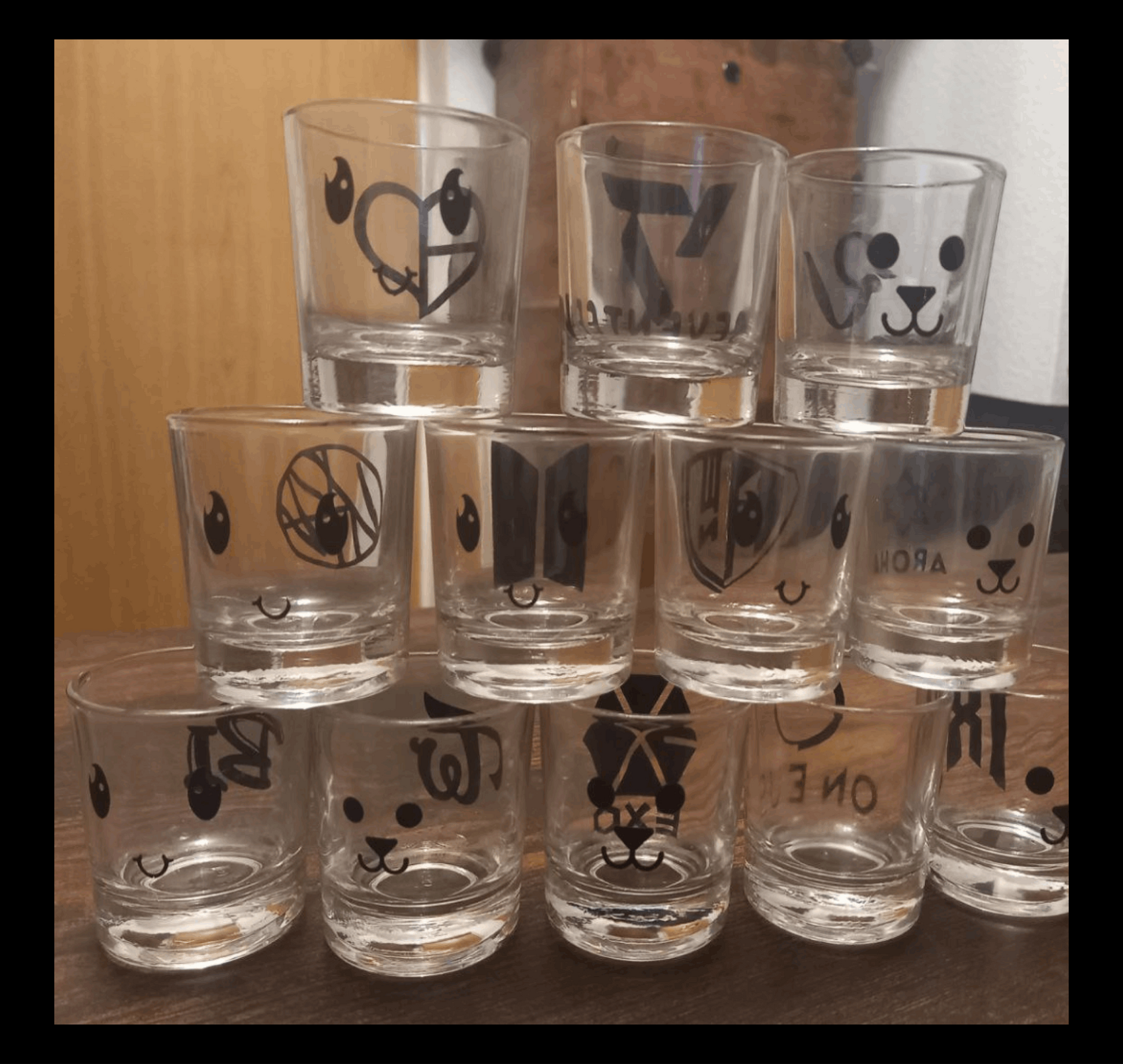 Kpop Soju Glas mit Kawaii Gesichtern & Handmade Vinyl Sticker