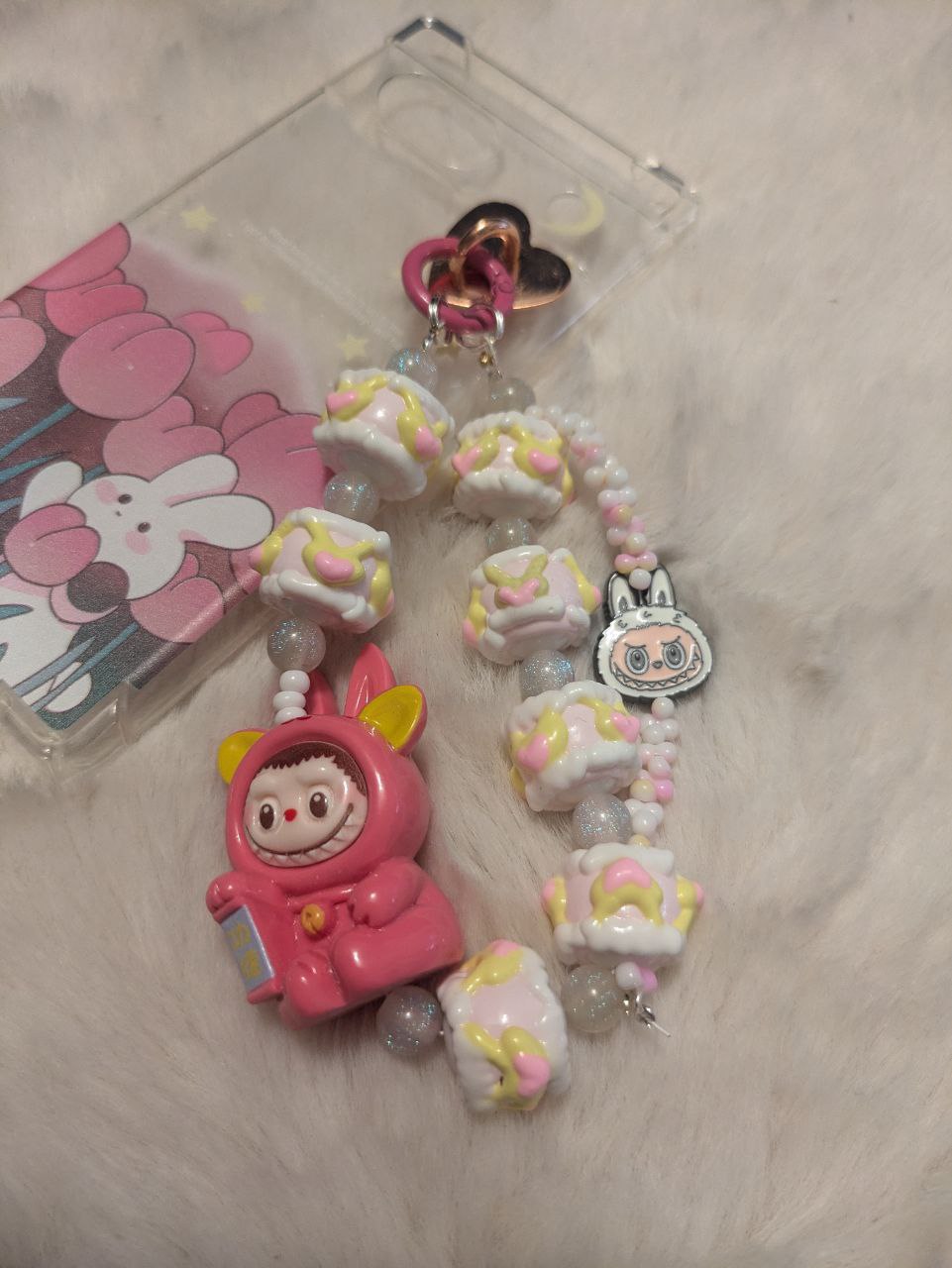 Verspielter Charme: Rosa Labubu Phonechain im bezaubernden China Design